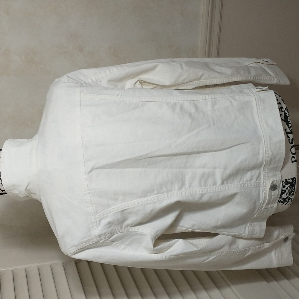 NWT Universal Thread White Denim Jacket with Butt… - image 3